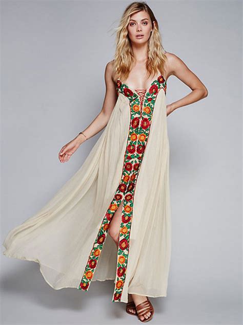 Straps dress in chiffon with embroidered flowers 